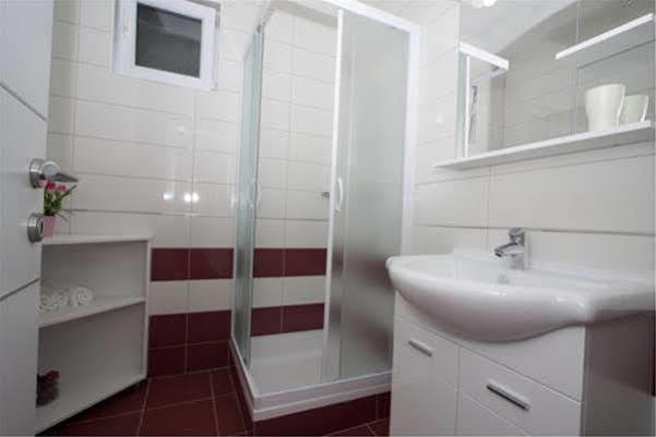 Guest House Burin 믈리니 외부 사진